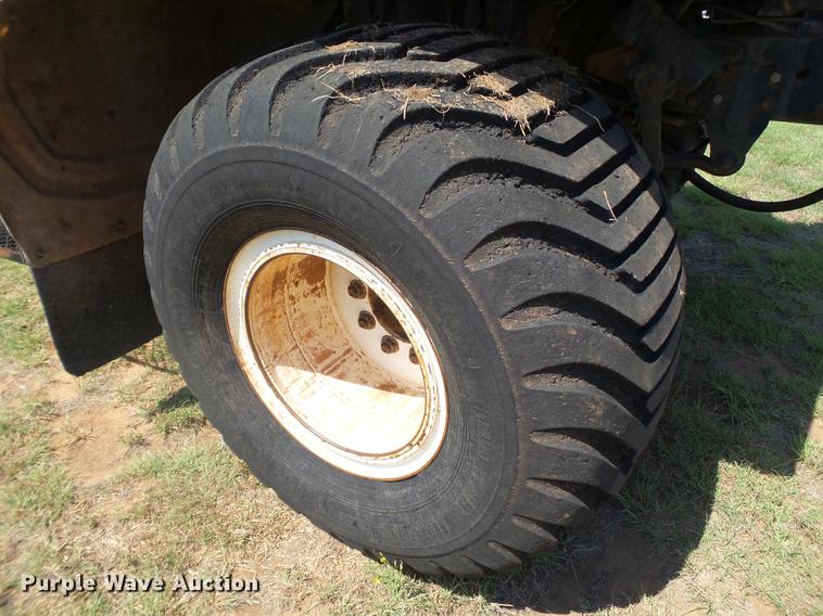 image for item DD1177 1995 GMC TopKick C6500 Stahly applicator truck