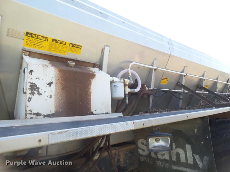 image for item DD1177 1995 GMC TopKick C6500 Stahly applicator truck