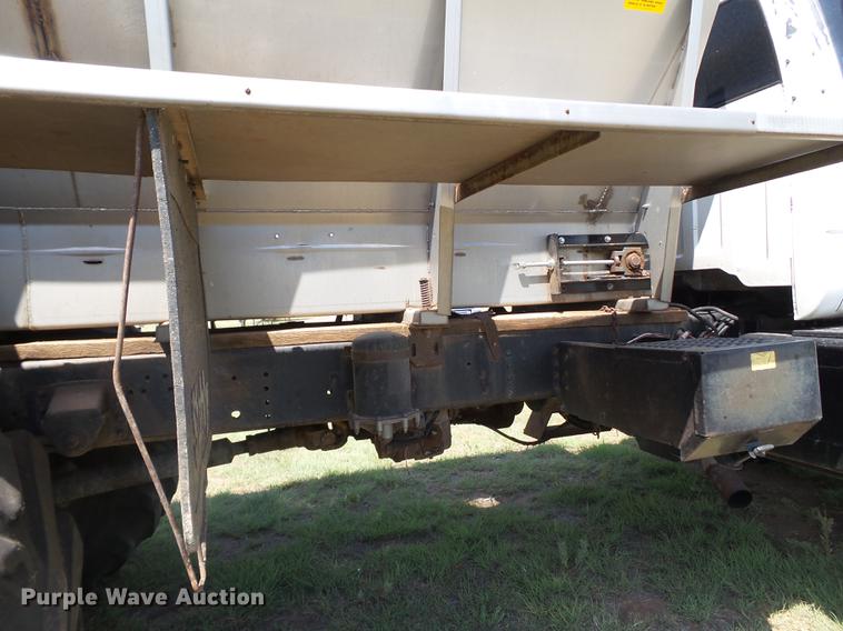 image for item DD1177 1995 GMC TopKick C6500 Stahly applicator truck