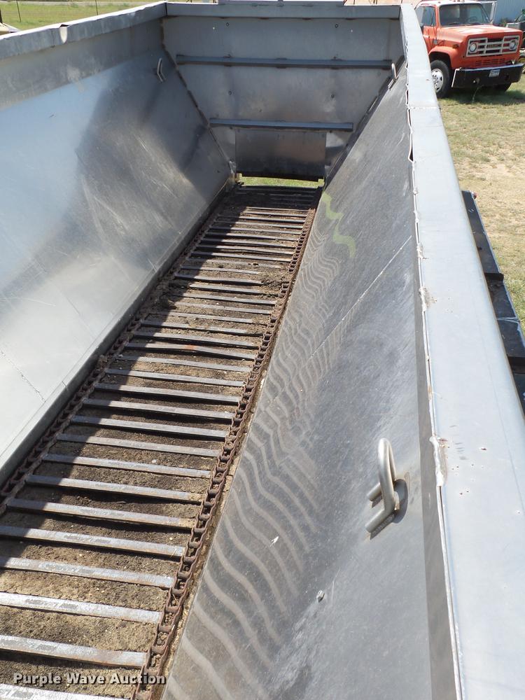 image for item DD1177 1995 GMC TopKick C6500 Stahly applicator truck