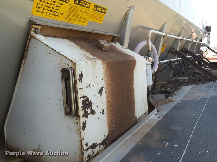 image for item DD1177 1995 GMC TopKick C6500 Stahly applicator truck