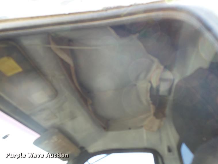 image for item DD1177 1995 GMC TopKick C6500 Stahly applicator truck