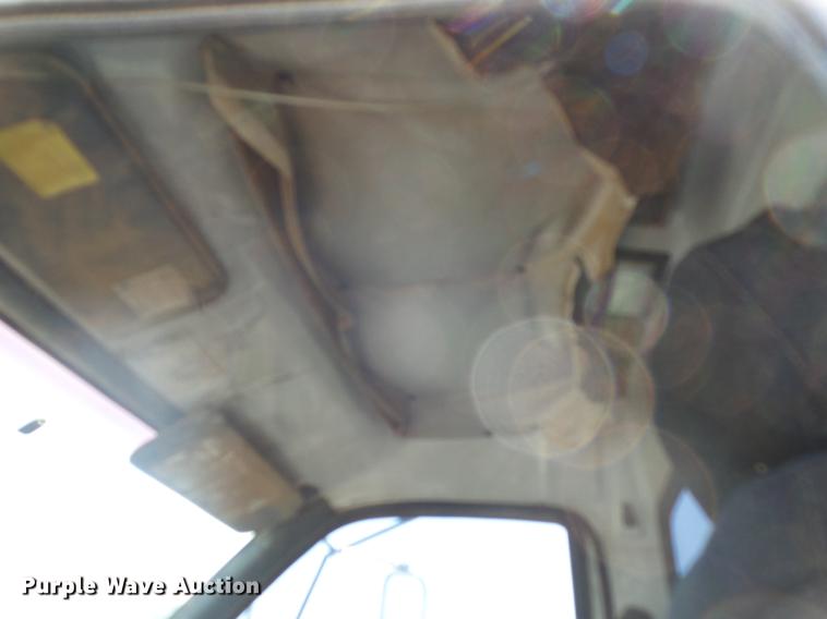 image for item DD1177 1995 GMC TopKick C6500 Stahly applicator truck