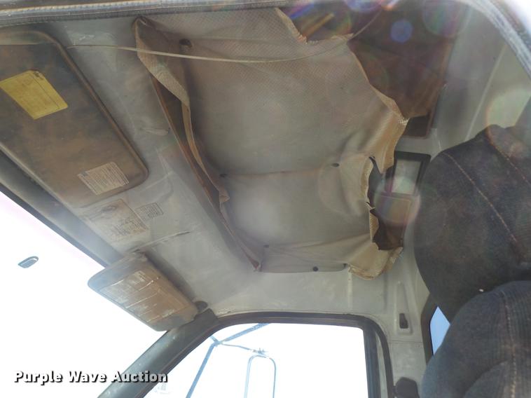 image for item DD1177 1995 GMC TopKick C6500 Stahly applicator truck