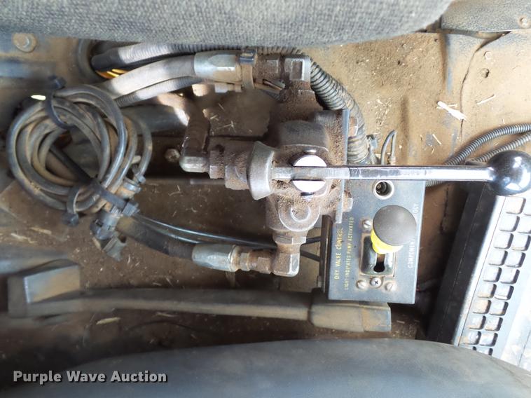 image for item DD1177 1995 GMC TopKick C6500 Stahly applicator truck