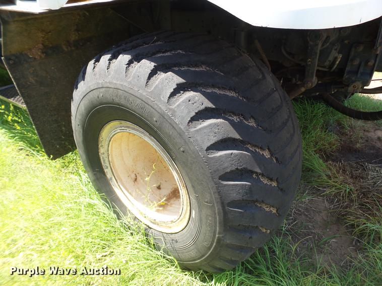 image for item DD1178 1998 International 2554 Stahly applicator truck