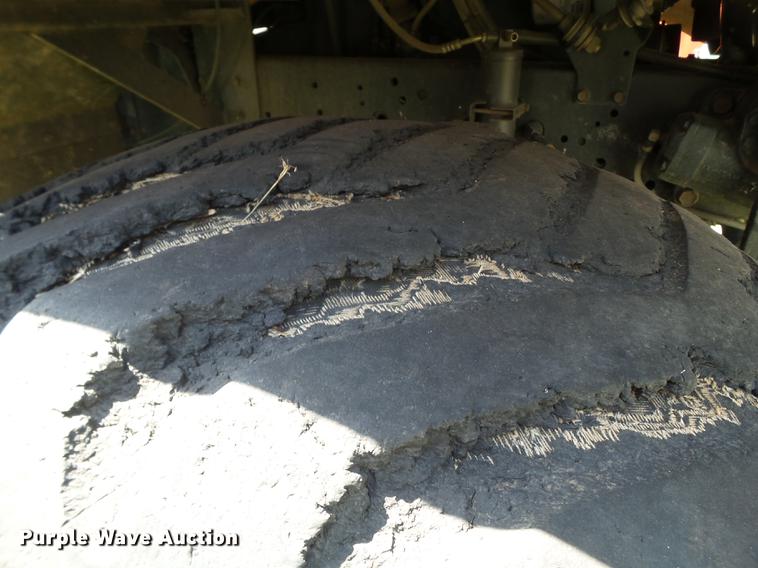 image for item DD1178 1998 International 2554 Stahly applicator truck