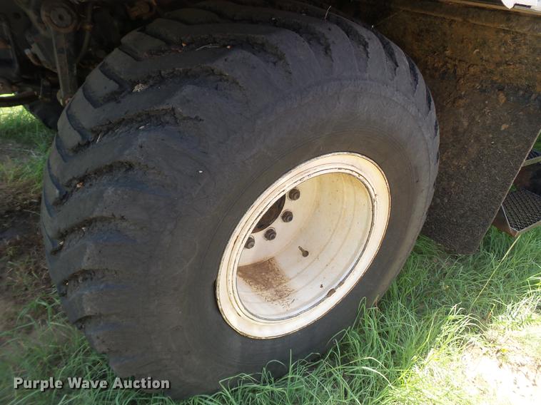 image for item DD1178 1998 International 2554 Stahly applicator truck