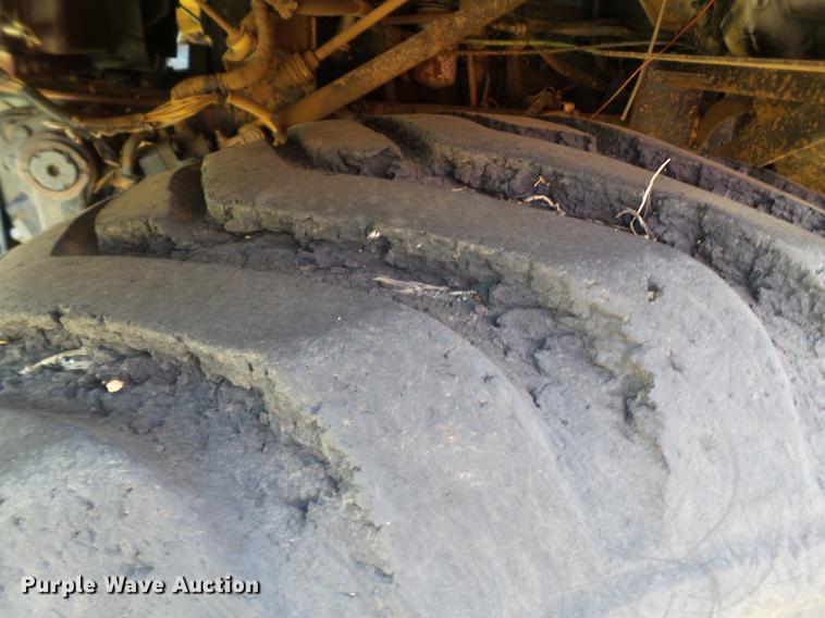 image for item DD1178 1998 International 2554 Stahly applicator truck