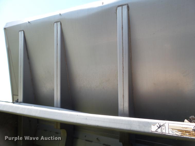 image for item DD1178 1998 International 2554 Stahly applicator truck