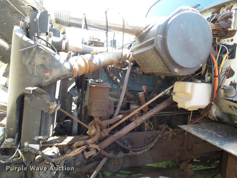 image for item DD1178 1998 International 2554 Stahly applicator truck