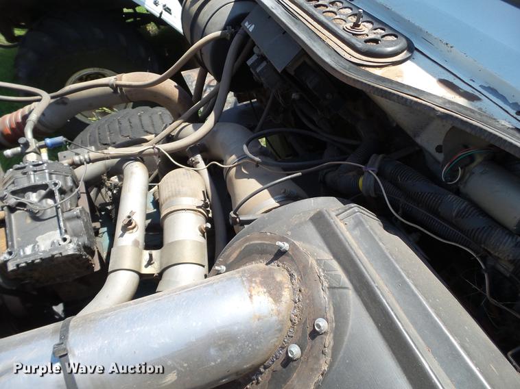 image for item DD1178 1998 International 2554 Stahly applicator truck