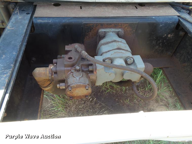 image for item DD1178 1998 International 2554 Stahly applicator truck