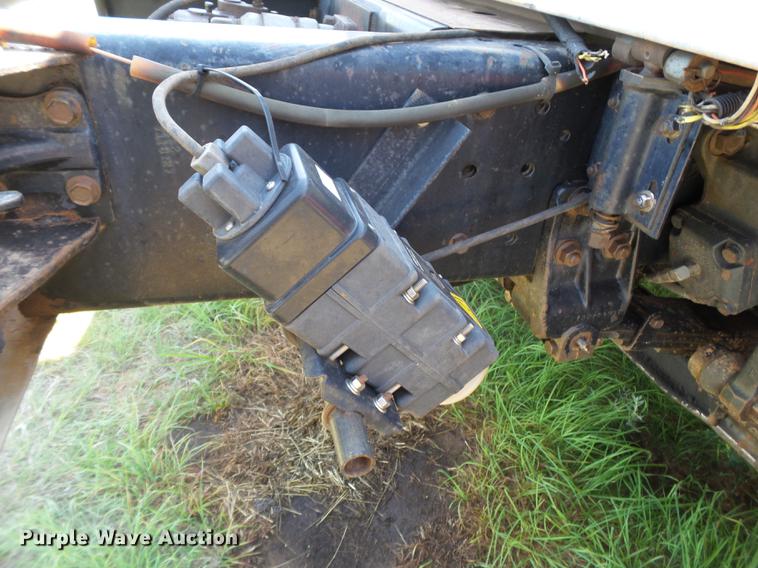 image for item DD1178 1998 International 2554 Stahly applicator truck