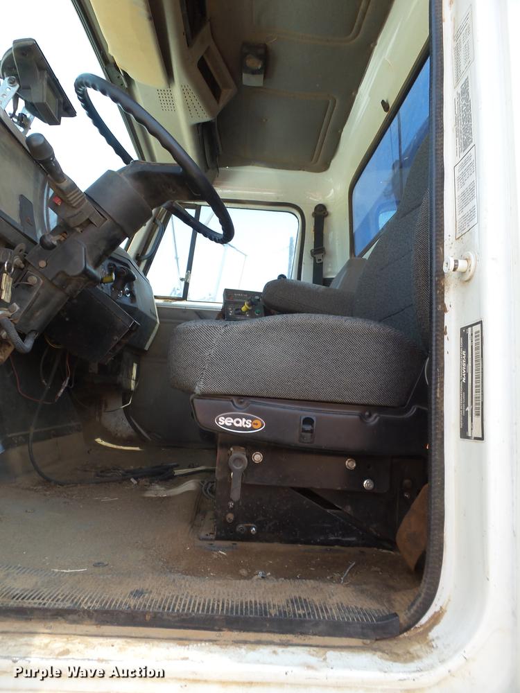 image for item DD1178 1998 International 2554 Stahly applicator truck