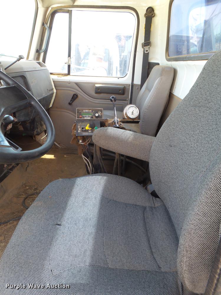 image for item DD1178 1998 International 2554 Stahly applicator truck