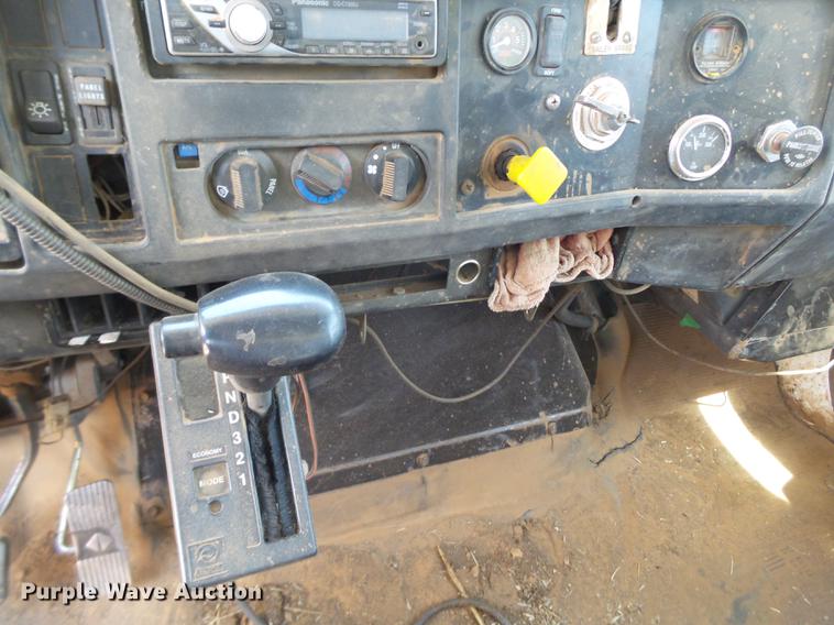 image for item DD1178 1998 International 2554 Stahly applicator truck