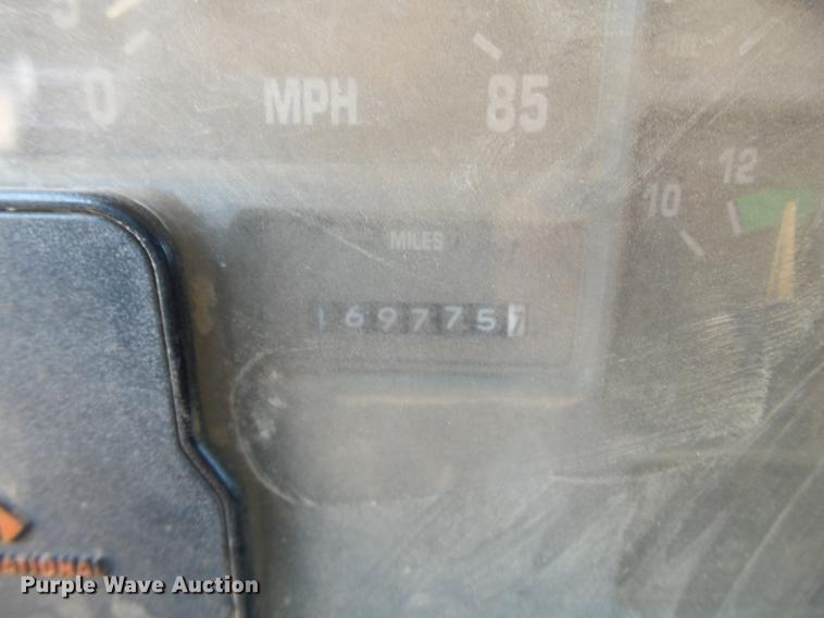 image for item DD1178 1998 International 2554 Stahly applicator truck