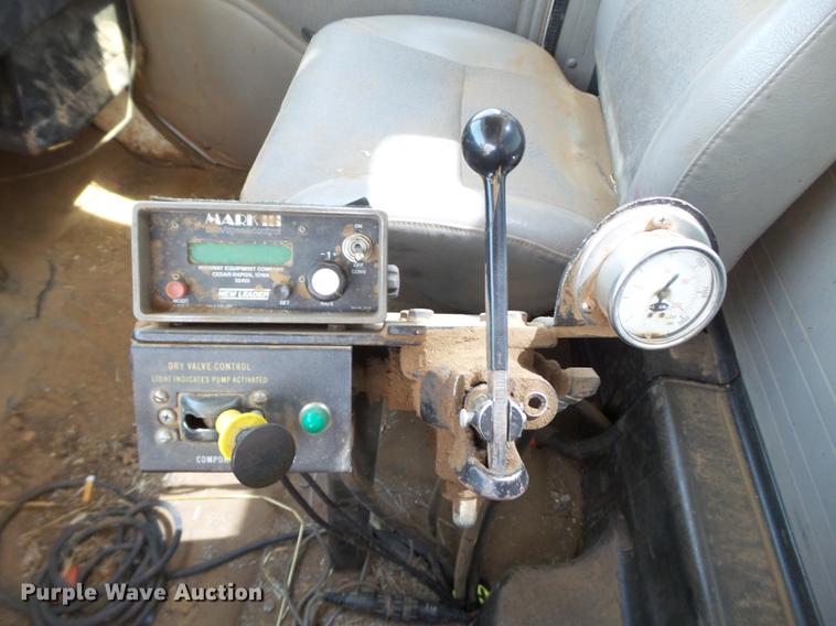 image for item DD1178 1998 International 2554 Stahly applicator truck