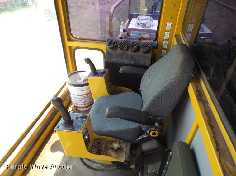 image for item DD1180 2010 Vermeer Wildcat SPB718 compost turner