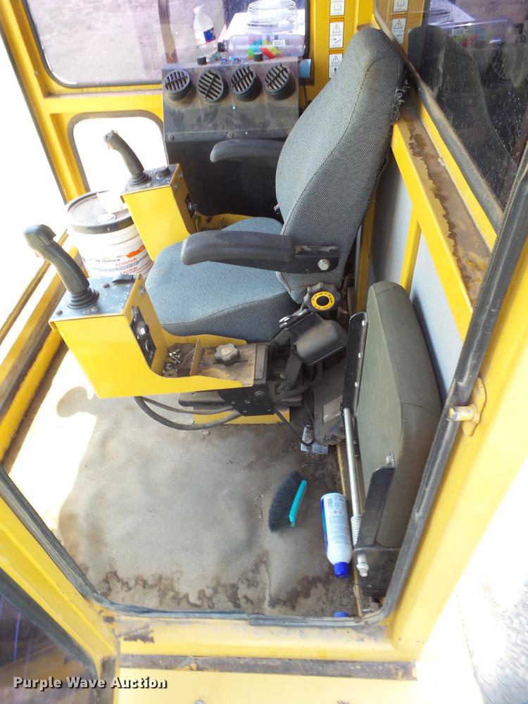 image for item DD1180 2010 Vermeer Wildcat SPB718 compost turner