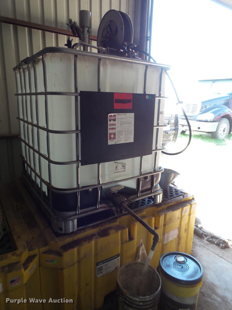 image for item EN9586 Shop oil service and containment system