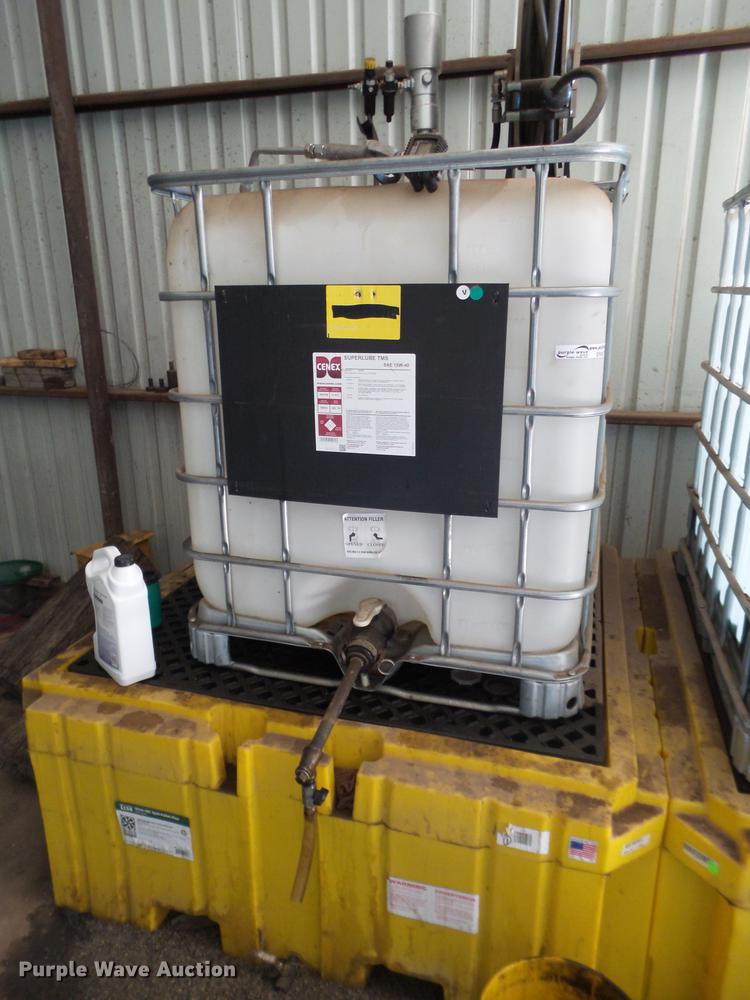 image for item EN9587 Shop oil service and containment system