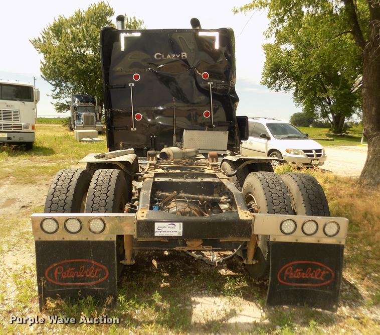 image for item DB8692 2004 Peterbilt 379 semi truck