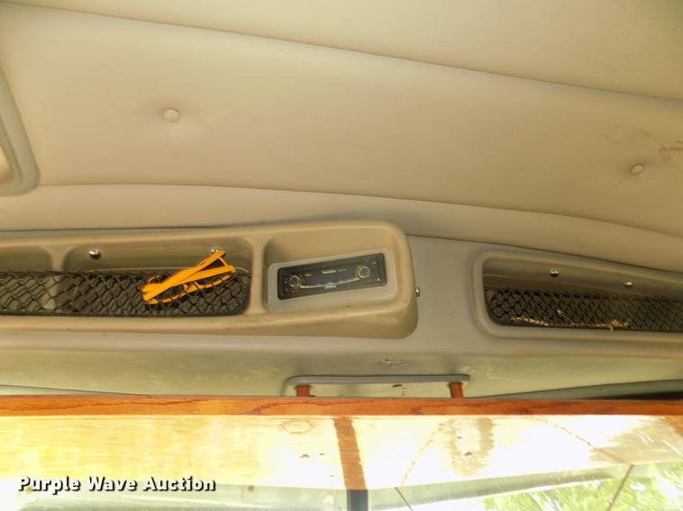 image for item DB8692 2004 Peterbilt 379 semi truck