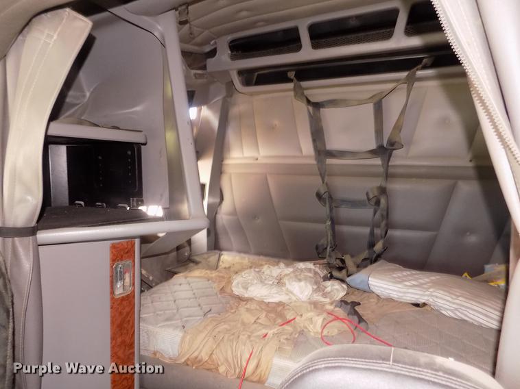 image for item DB8692 2004 Peterbilt 379 semi truck