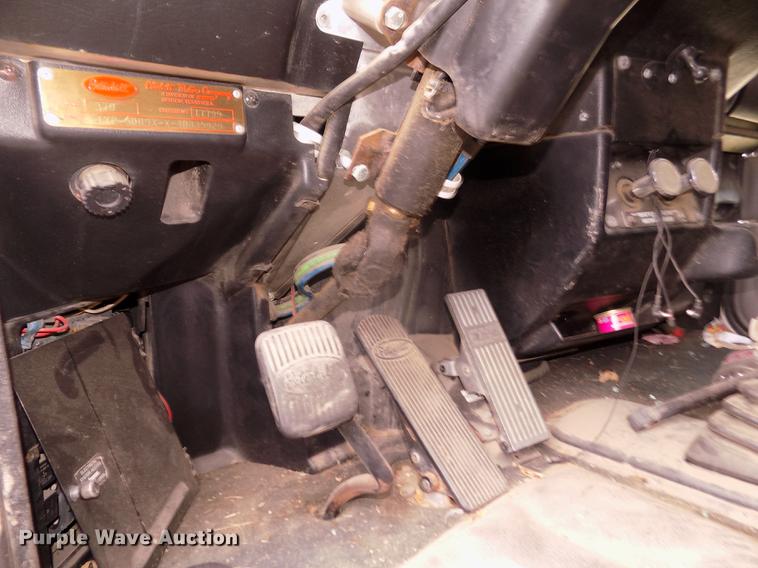 image for item DB8692 2004 Peterbilt 379 semi truck