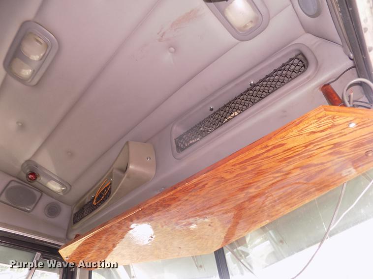 image for item DB8692 2004 Peterbilt 379 semi truck