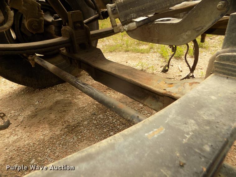 image for item DB8692 2004 Peterbilt 379 semi truck