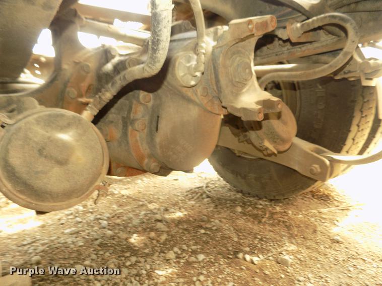 image for item DB8692 2004 Peterbilt 379 semi truck