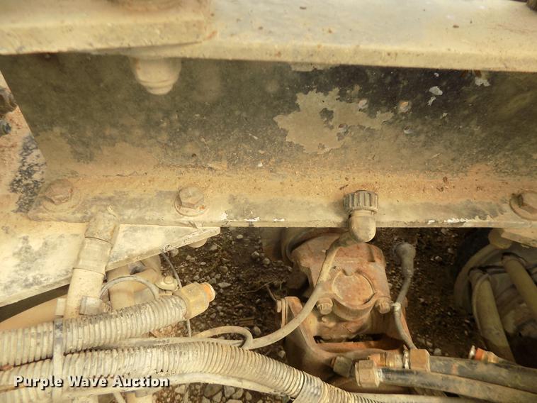 image for item DB8692 2004 Peterbilt 379 semi truck