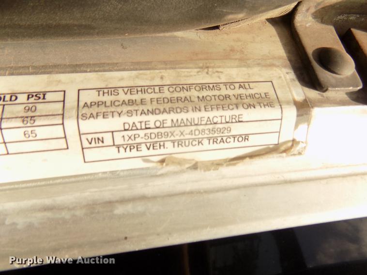 image for item DB8692 2004 Peterbilt 379 semi truck