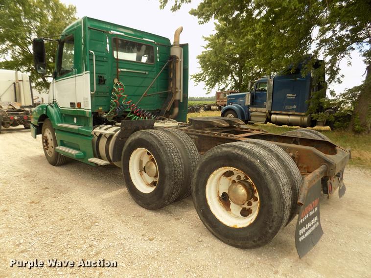 image for item DB8694 2001 Volvo VNL semi truck