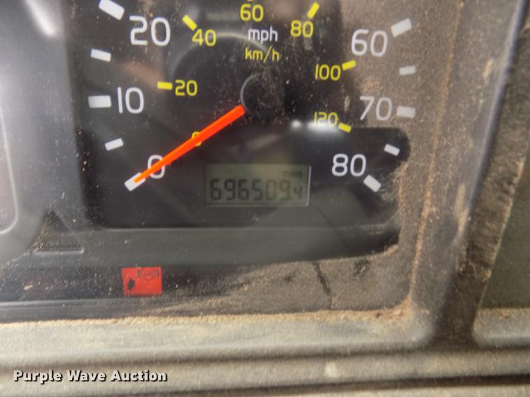 image for item DB8694 2001 Volvo VNL semi truck