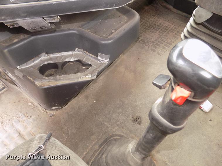 image for item DB8694 2001 Volvo VNL semi truck