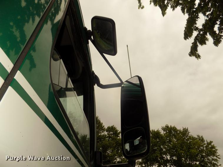 image for item DB8694 2001 Volvo VNL semi truck