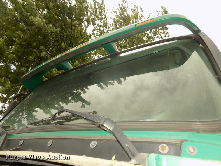 image for item DB8694 2001 Volvo VNL semi truck