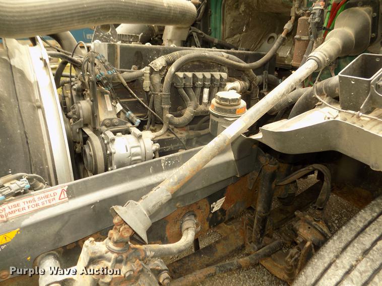 image for item DB8694 2001 Volvo VNL semi truck