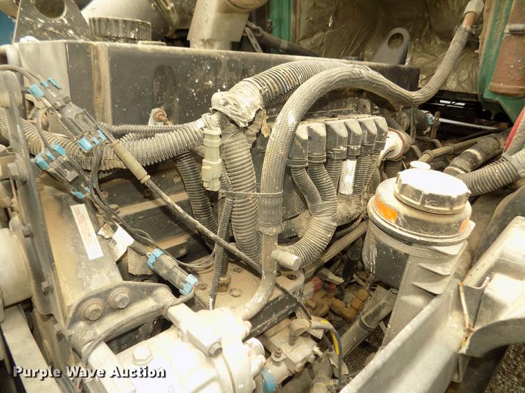 image for item DB8694 2001 Volvo VNL semi truck