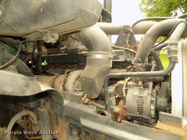 image for item DB8694 2001 Volvo VNL semi truck