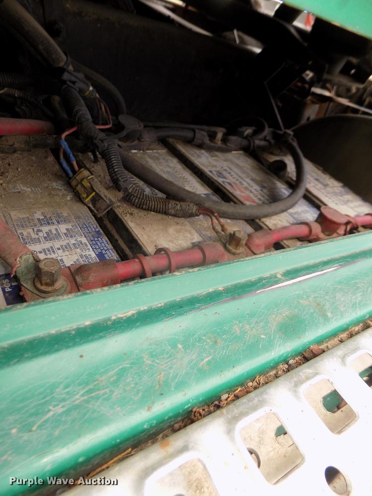 image for item DB8694 2001 Volvo VNL semi truck