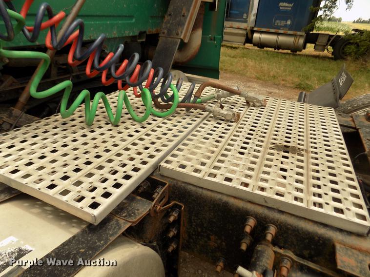 image for item DB8694 2001 Volvo VNL semi truck