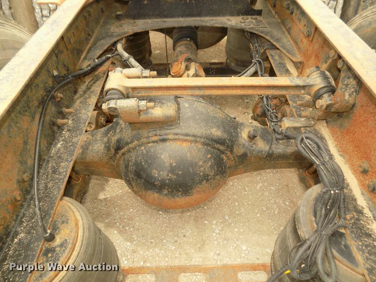 image for item DB8694 2001 Volvo VNL semi truck