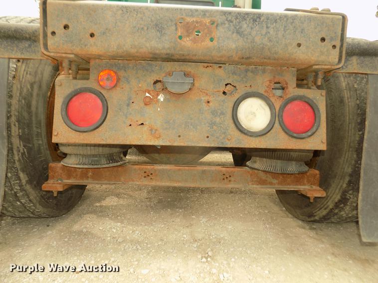 image for item DB8694 2001 Volvo VNL semi truck