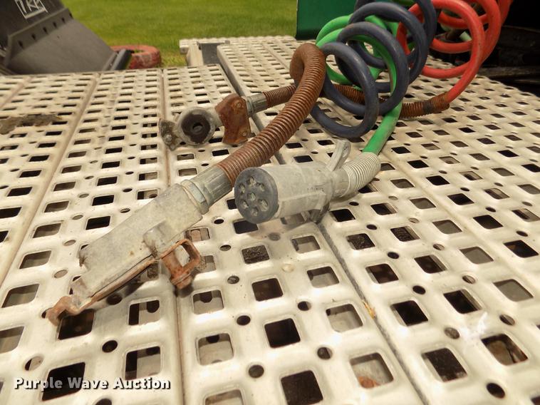 image for item DB8694 2001 Volvo VNL semi truck