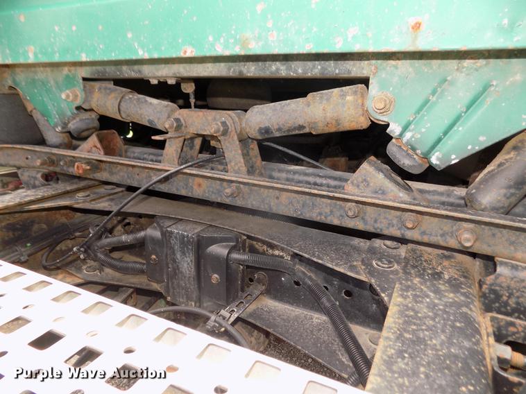 image for item DB8694 2001 Volvo VNL semi truck